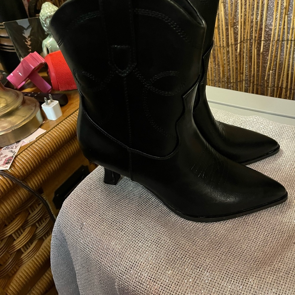 Black Heeled Boots with Pointed Toe